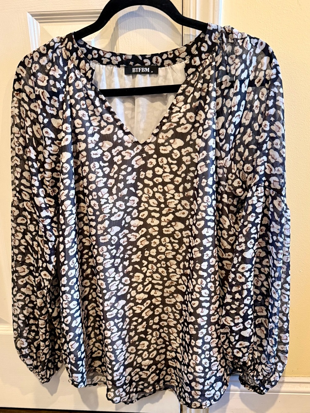 Amazon Women's Black and Cream Leopard Print V-Neck Balloon Sleeve Blouse